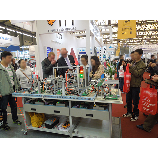 維修電工實(shí)訓(xùn)臺(tái)都配有什么(圖1) 維修電工實(shí)訓(xùn)臺(tái)都配有什么(圖1)