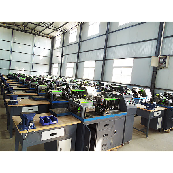 維修電工實(shí)訓(xùn)室(圖2) 維修電工實(shí)訓(xùn)室(圖2)