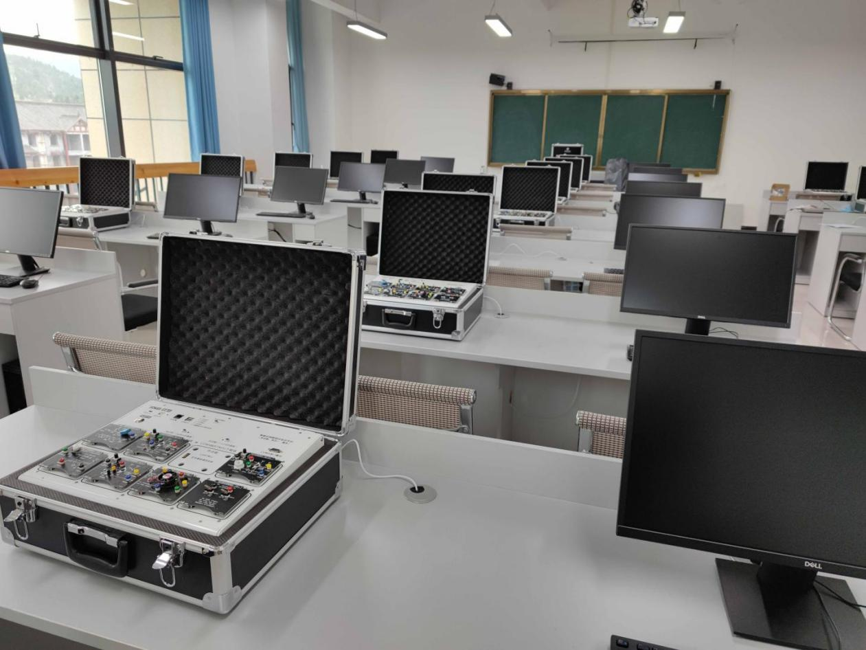 ZRWL-CKB物聯(lián)網(wǎng)綜合實訓(xùn)平臺(圖1)