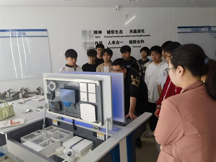 ZRWL-ZH物聯(lián)網(wǎng)場(chǎng)景應(yīng)用實(shí)訓(xùn)臺(tái)(圖1) ZRWL-ZH物聯(lián)網(wǎng)場(chǎng)景應(yīng)用實(shí)訓(xùn)臺(tái)(圖1)